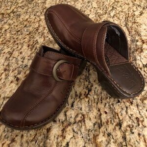 Born/b.o.c.Concept Women’s Brown Leather Clogs - size 6️⃣